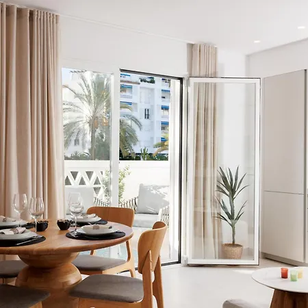 Marbella Banus Suites - Banus - Playa Del Duque - Luxury Beachfront Complex - 2Br - 2Ba - Direct Beach Access - Just 3 Min Walk To Puerto Banus Marina - Outdoor Terrace - 35,000 M2 Tropical Gardens - 3 Pools - 2 Onsite Restaurants - Ideal For Familie