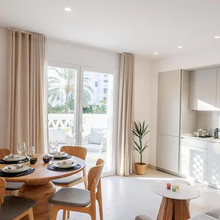 Marbella Banus Suites - Banus - Playa Del Duque - Luxury Beachfront Complex - 2Br - 2Ba - Direct Beach Access - Just 3 Min Walk To Puerto Banus Marina - Outdoor Terrace - 35,000 M2 Tropical Gardens - 3 Pools - 2 Onsite Restaurants - Ideal For Familie * Marbella