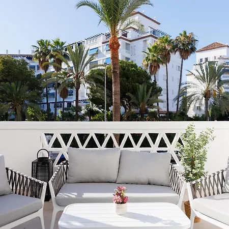 Marbella Banus Suites - Banus - Playa Del Duque - Luxury Beachfront Complex - 2Br - 2Ba - Direct Beach Access - Just 3 Min Walk To Puerto Banus Marina - Outdoor Terrace - 35,000 M2 Tropical Gardens - 3 Pools - 2 Onsite Restaurants - Ideal For Familie