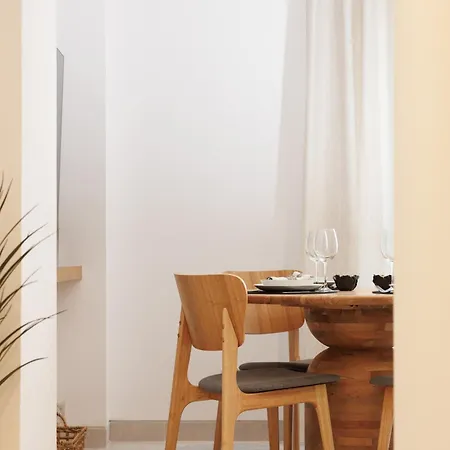 Marbella Banus Suites - Banus - Playa Del Duque - Luxury Beachfront Complex - 2Br - 2Ba - Direct Beach Access - Just 3 Min Walk To Puerto Banus Marina - Outdoor Terrace - 35,000 M2 Tropical Gardens - 3 Pools - 2 Onsite Restaurants - Ideal For Familie Appartement *
