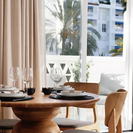 Marbella Banus Suites - Banus - Playa Del Duque - Luxury Beachfront Complex - 2Br - 2Ba - Direct Beach Access - Just 3 Min Walk To Puerto Banus Marina - Outdoor Terrace - 35,000 M2 Tropical Gardens - 3 Pools - 2 Onsite Restaurants - Ideal For Familie * Marbella