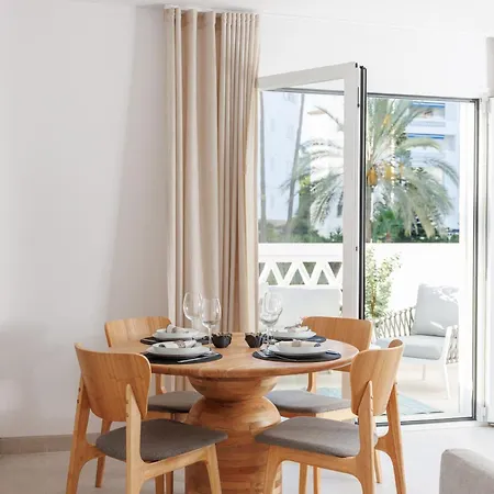 Marbella Banus Suites - Banus - Playa Del Duque - Luxury Beachfront Complex - 2Br - 2Ba - Direct Beach Access - Just 3 Min Walk To Puerto Banus Marina - Outdoor Terrace - 35,000 M2 Tropical Gardens - 3 Pools - 2 Onsite Restaurants - Ideal For Familie Appartement *