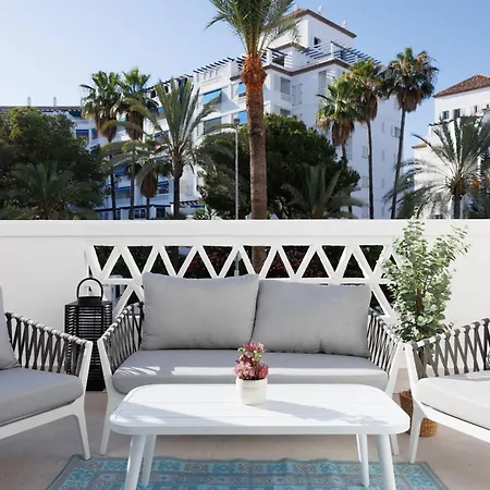 Marbella Banus Suites - Banus - Playa Del Duque - Luxury Beachfront Complex - 2Br - 2Ba - Direct Beach Access - Just 3 Min Walk To Puerto Banus Marina - Outdoor Terrace - 35,000 M2 Tropical Gardens - 3 Pools - 2 Onsite Restaurants - Ideal For Familie