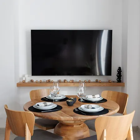 Appartement Marbella Banus Suites - Banus - Playa Del Duque - Luxury Beachfront Complex - 2Br - 2Ba - Direct Beach Access - Just 3 Min Walk To Puerto Banus Marina - Outdoor Terrace - 35,000 M2 Tropical Gardens - 3 Pools - 2 Onsite Restaurants - Ideal For Familie Marbella