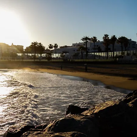 Marbella Banus Suites - Banus - Playa Del Duque - Luxury Beachfront Complex - 2Br - 2Ba - Direct Beach Access - Just 3 Min Walk To Puerto Banus Marina - Outdoor Terrace - 35,000 M2 Tropical Gardens - 3 Pools - 2 Onsite Restaurants - Ideal For Familie * Marbella