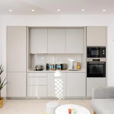 Appartement Marbella Banus Suites - Banus - Playa Del Duque - Luxury Beachfront Complex - 2Br - 2Ba - Direct Beach Access - Just 3 Min Walk To Puerto Banus Marina - Outdoor Terrace - 35,000 M2 Tropical Gardens - 3 Pools - 2 Onsite Restaurants - Ideal For Familie Marbella
