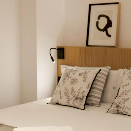 Marbella Banus Suites - Banus - Playa Del Duque - Luxury Beachfront Complex - 2Br - 2Ba - Direct Beach Access - Just 3 Min Walk To Puerto Banus Marina - Outdoor Terrace - 35,000 M2 Tropical Gardens - 3 Pools - 2 Onsite Restaurants - Ideal For Familie * Marbella