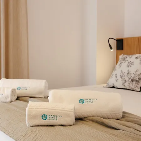 Marbella Banus Suites - Banus - Playa Del Duque - Luxury Beachfront Complex - 2Br - 2Ba - Direct Beach Access - Just 3 Min Walk To Puerto Banus Marina - Outdoor Terrace - 35,000 M2 Tropical Gardens - 3 Pools - 2 Onsite Restaurants - Ideal For Familie Appartement