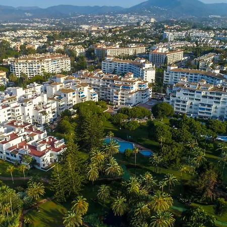 Marbella Banus Suites - Banus - Playa Del Duque - Luxury Beachfront Complex - 2Br - 2Ba - Direct Beach Access - Just 3 Min Walk To Puerto Banus Marina - Outdoor Terrace - 35,000 M2 Tropical Gardens - 3 Pools - 2 Onsite Restaurants - Ideal For Familie Appartement *