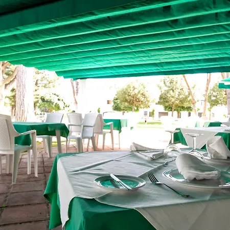 Marbella Banus Suites - Banus - Playa Del Duque - Luxury Beachfront Complex - 2Br - 2Ba - Direct Beach Access - Just 3 Min Walk To Puerto Banus Marina - Outdoor Terrace - 35,000 M2 Tropical Gardens - 3 Pools - 2 Onsite Restaurants - Ideal For Familie Marbella