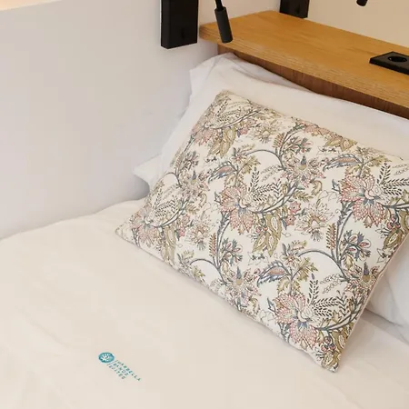Appartement Marbella Banus Suites - Banus - Playa Del Duque - Luxury Beachfront Complex - 2Br - 2Ba - Direct Beach Access - Just 3 Min Walk To Puerto Banus Marina - Outdoor Terrace - 35,000 M2 Tropical Gardens - 3 Pools - 2 Onsite Restaurants - Ideal For Familie *