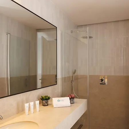Appartement Marbella Banus Suites - Banus - Playa Del Duque - Luxury Beachfront Complex - 2Br - 2Ba - Direct Beach Access - Just 3 Min Walk To Puerto Banus Marina - Outdoor Terrace - 35,000 M2 Tropical Gardens - 3 Pools - 2 Onsite Restaurants - Ideal For Familie